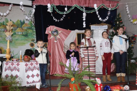 Музично-розважальна програма "Колядки співаємо із Різдвом вімаємо".