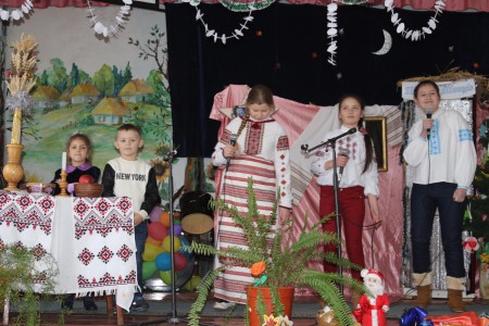 Музично-розважальна програма "Колядки співаємо із Різдвом вімаємо".