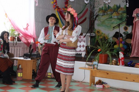 Музично-розважальна програма "Колядки співаємо із Різдвом вімаємо".